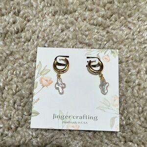 Gold and White Pearl Earrings by Jinger Crafting